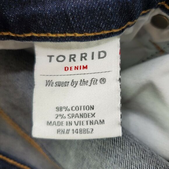 Torrid Women Size 16 Denim Jean Shorts Blue Dark Wash Cuffed Raw Hem Stretch NWT - Picture 5 of 10